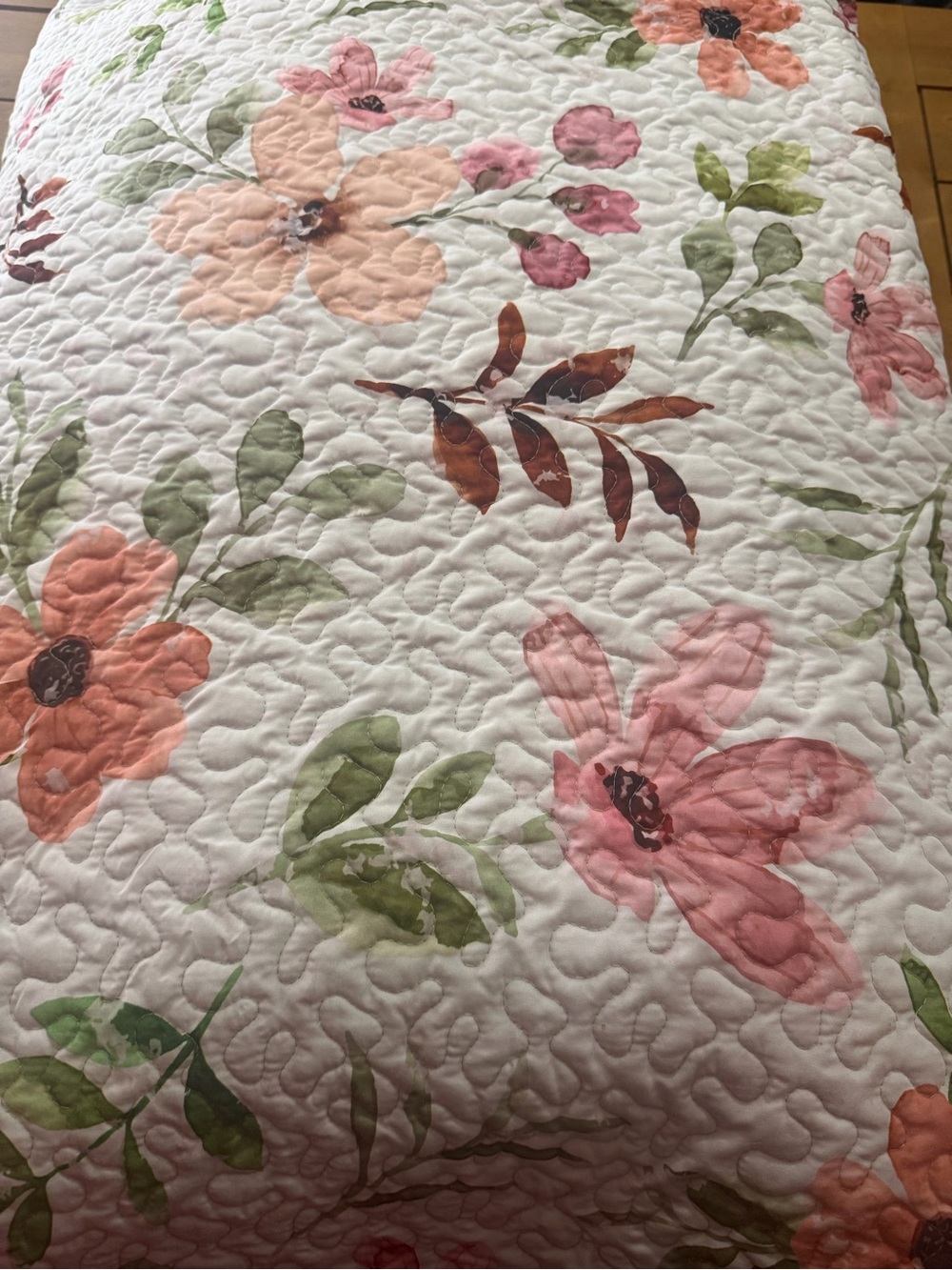 Floral Quilted Bedspread - White, Pink & Green. Full/Queen